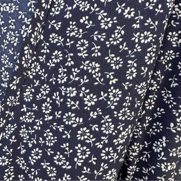 Pretty Garden #1 best seller floral wrap dress. Size  large - Picture 6 of 9